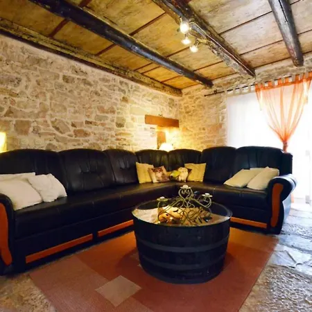 Prázdninový dům Three Bedroom With Private Pool Vodnjan